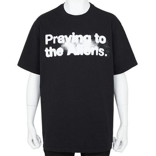 PRAYING TO THE ALIENS T-SHIRT BLACK